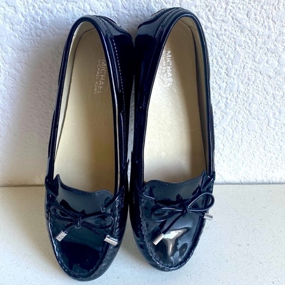 NWOT Women’s Michael Michael Kors Black Patent Leather Upper Loafers Flats 7 - Picture 1 of 8